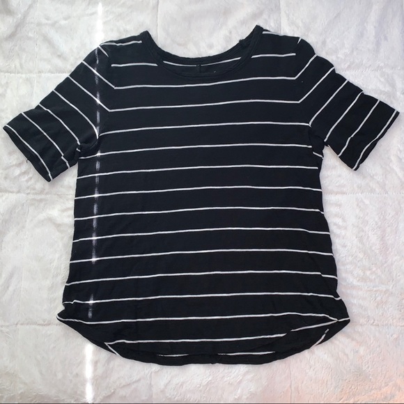 Cute black and white stripped t-shirt - Picture 4 of 4